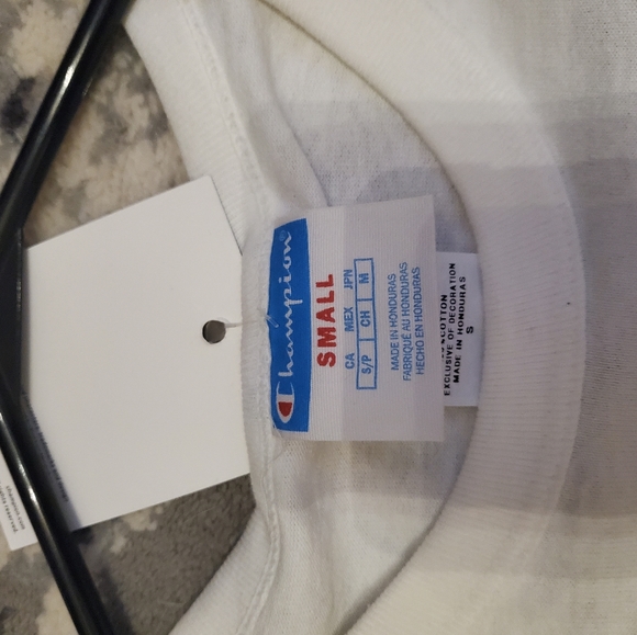 Men's champion x sesame Street shirt. - Picture 2 of 2